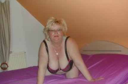 Profil von: Carmens-Dicke-Möpse - LiveSearch-Tags: mollige dame, oma geil